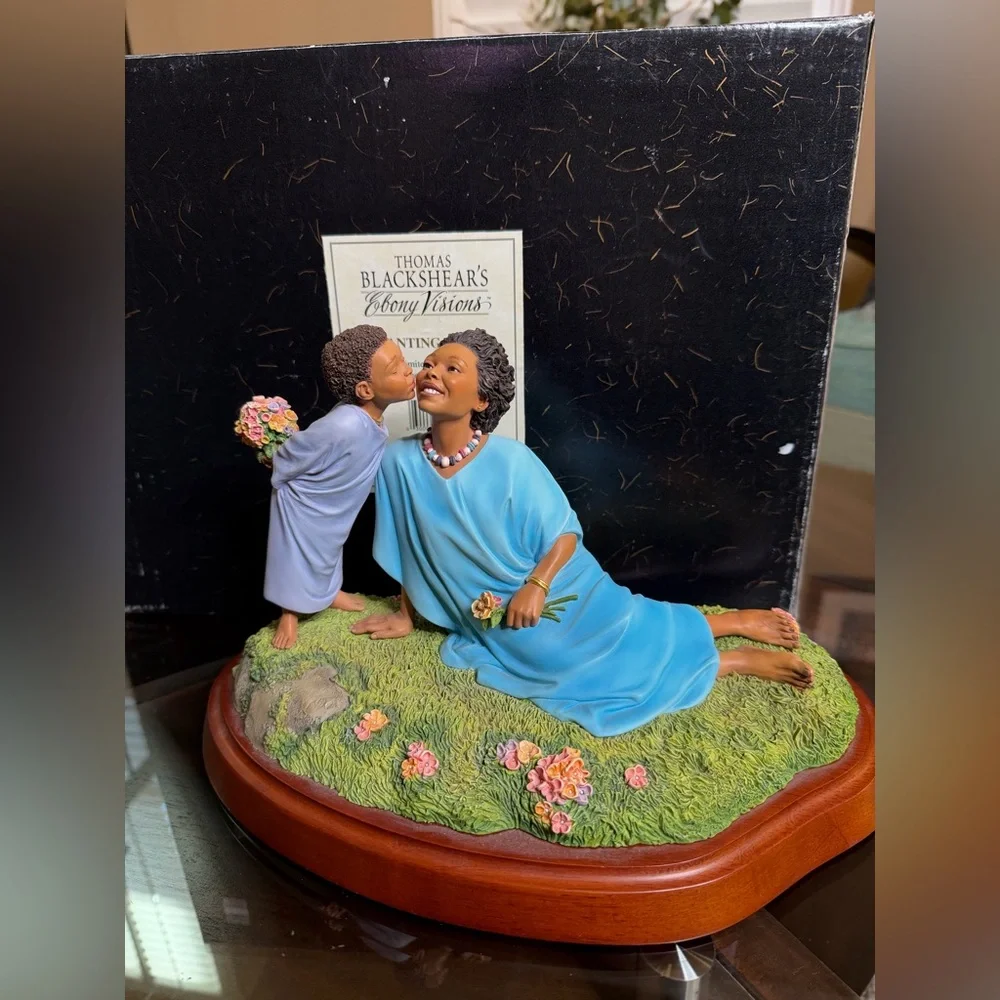 Planting a Kiss Figurine‎ - Thomas Blackshear Collectible